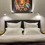Prime Old Town Apartment *